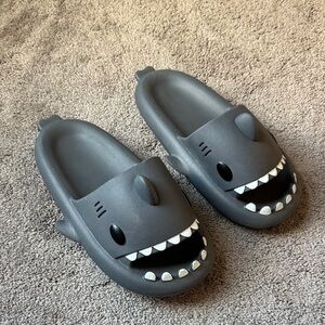 Cloud Shark Gray Slides SIZE 40/41